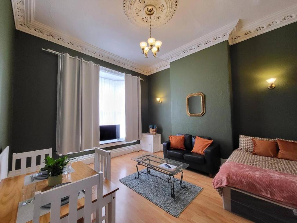 Digbeth City Centre Apartment Sleeps 12 Opposite Coach Station Birmingham Bagian luar foto
